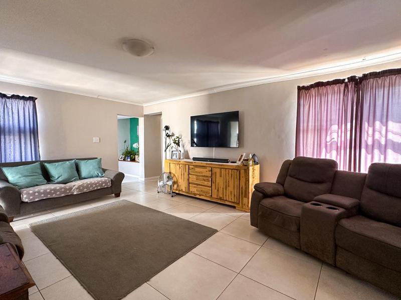 3 Bedroom Property for Sale in Wellway Park East Western Cape